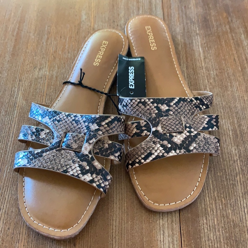 Women’s Express Size 7 brown and black Sandal, New With Tags